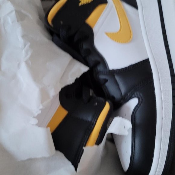 Air Jordan Mid GS - Brand New  Size 7Y - Picture 4 of 13